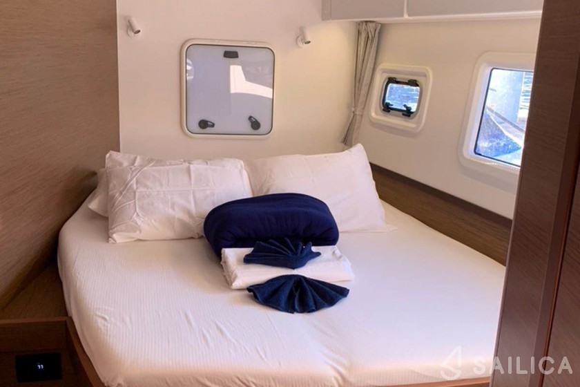 Lagoon 42 - Yacht Charter Sailica