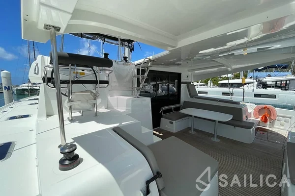 Lagoon 42 - Yacht Charter Sailica