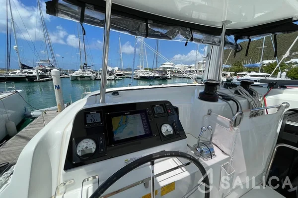 Lagoon 42 - Yacht Charter Sailica