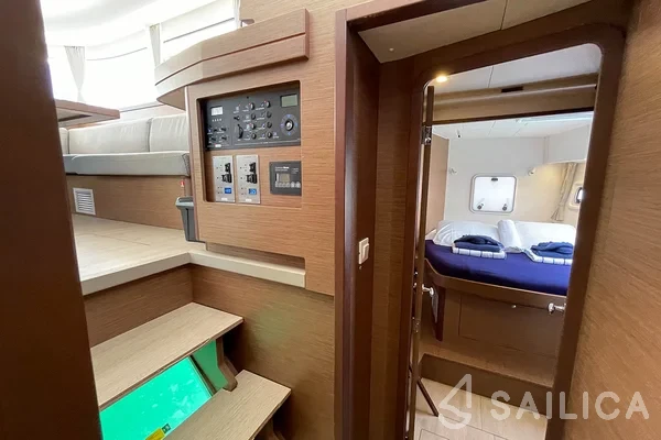 Lagoon 42 - Yacht Charter Sailica