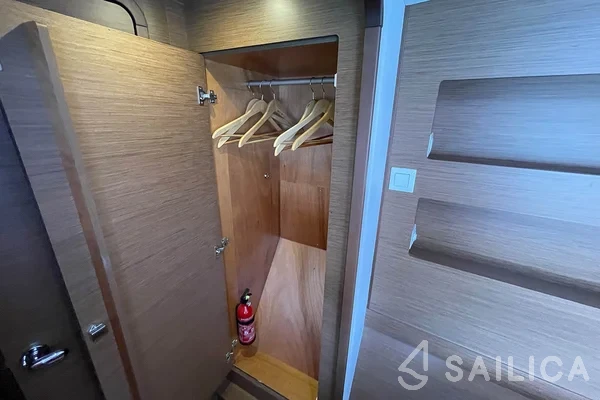 Lagoon 42 - Yacht Charter Sailica