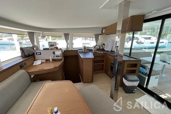 Lagoon 42 - Yacht Charter Sailica