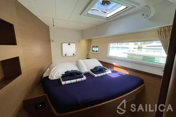Lagoon 42 - Yacht Charter Sailica
