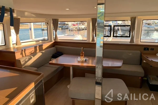 Lagoon 42 - Yacht Charter Sailica