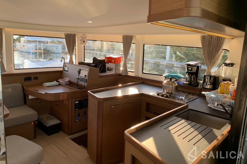 Lagoon 42 - Yacht Charter Sailica