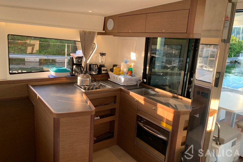 Lagoon 42 - Yacht Charter Sailica