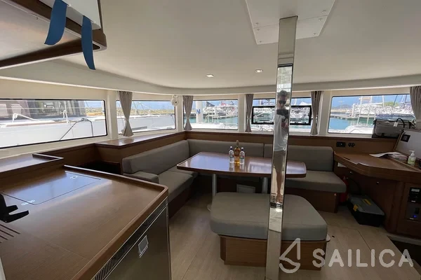 Lagoon 42 - Yacht Charter Sailica