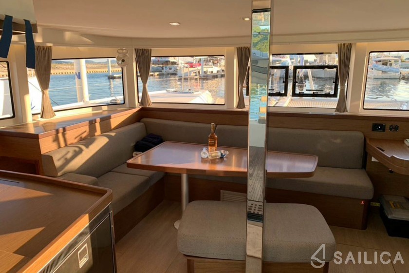 Lagoon 42 - Yacht Charter Sailica