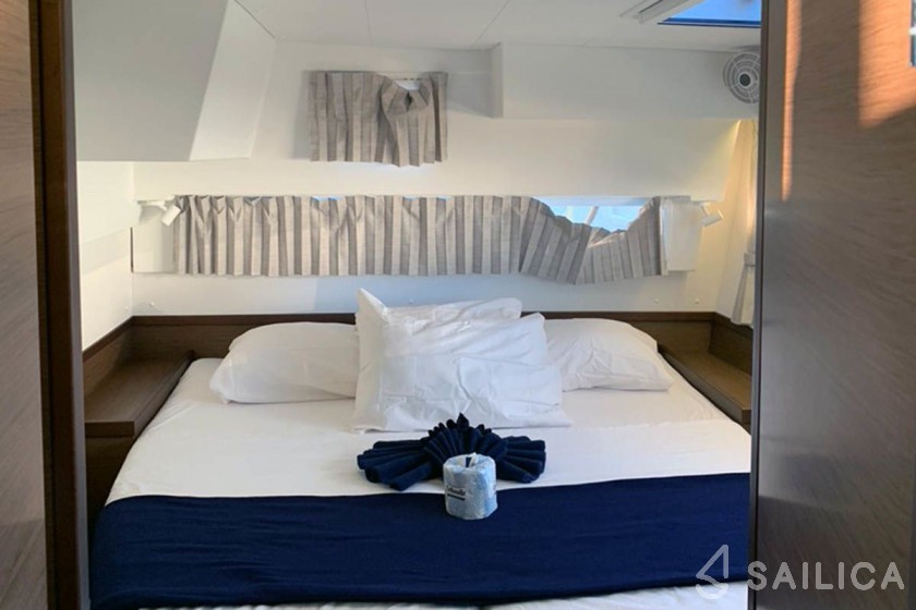 Lagoon 42 - Yacht Charter Sailica