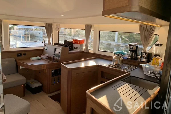 Lagoon 42 - Yacht Charter Sailica