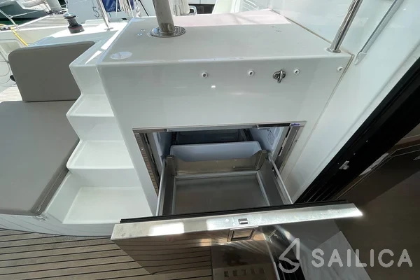Lagoon 42 - Yacht Charter Sailica