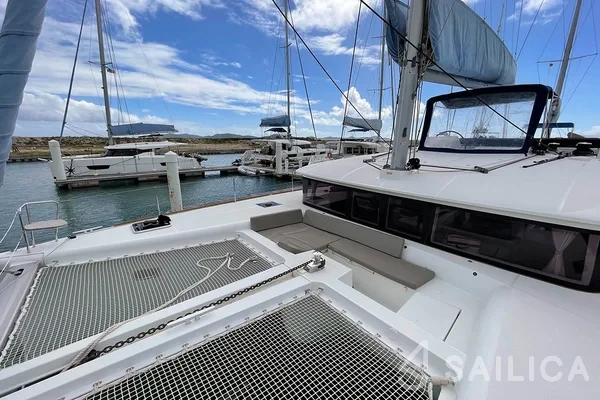 Lagoon 450  Flybridge - Yacht Charter Sailica