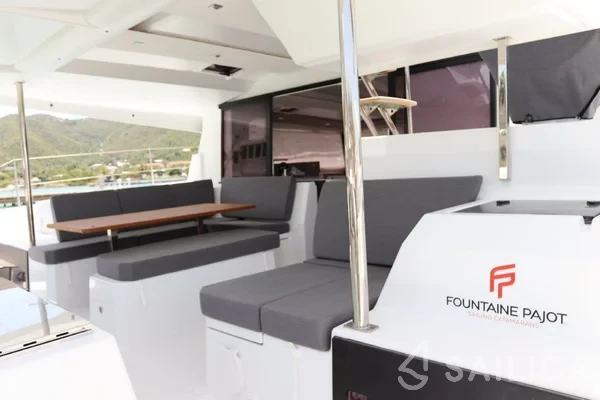 Astréa 42 - Yacht Charter Sailica