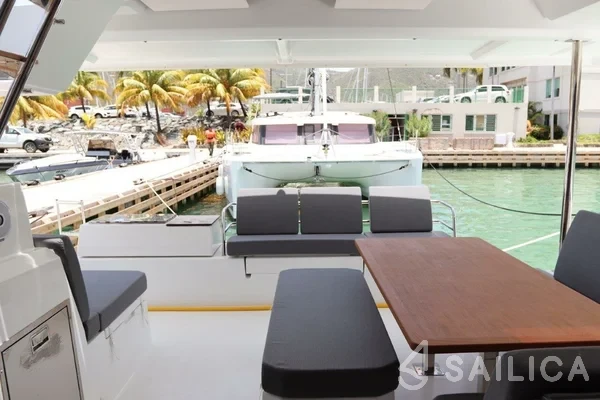 Astréa 42 - Yacht Charter Sailica