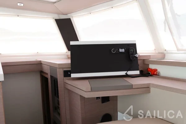 Astréa 42 - Yacht Charter Sailica