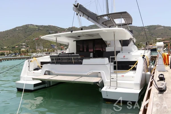 Astréa 42 - Yacht Charter Sailica