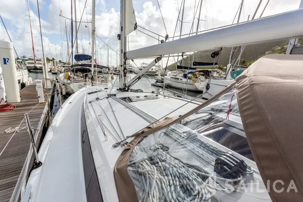 Sun Odyssey 410 - Yacht Charter Sailica