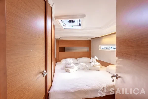 Sun Odyssey 410 - Yacht Charter Sailica