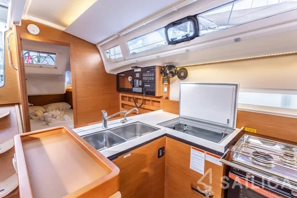 Sun Odyssey 410 - Yacht Charter Sailica