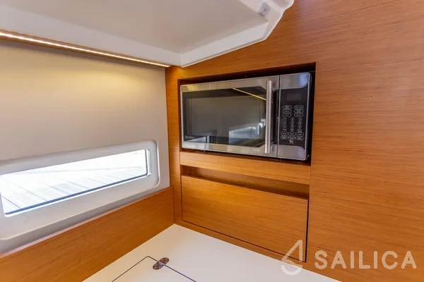Sun Odyssey 410 - Yacht Charter Sailica