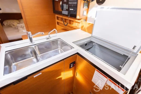 Sun Odyssey 410 - Yacht Charter Sailica