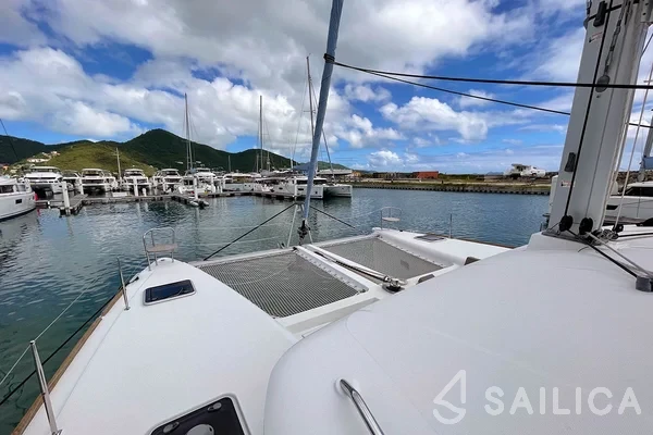 Lagoon 450  Flybridge - Yacht Charter Sailica