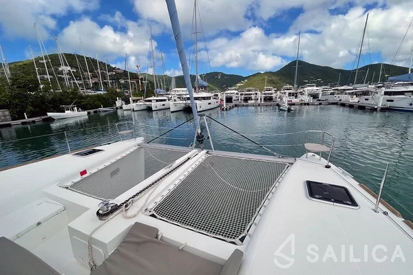 Lagoon 450  Flybridge - Yacht Charter Sailica