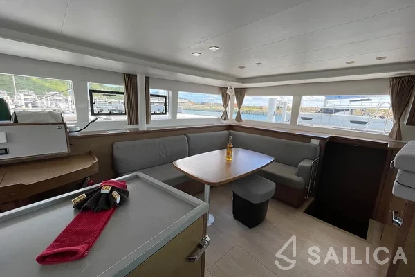 Lagoon 450  Flybridge - Yacht Charter Sailica