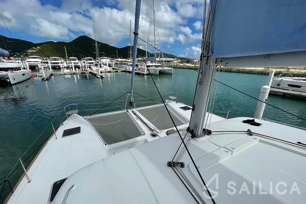 Lagoon 450  Flybridge - Yacht Charter Sailica