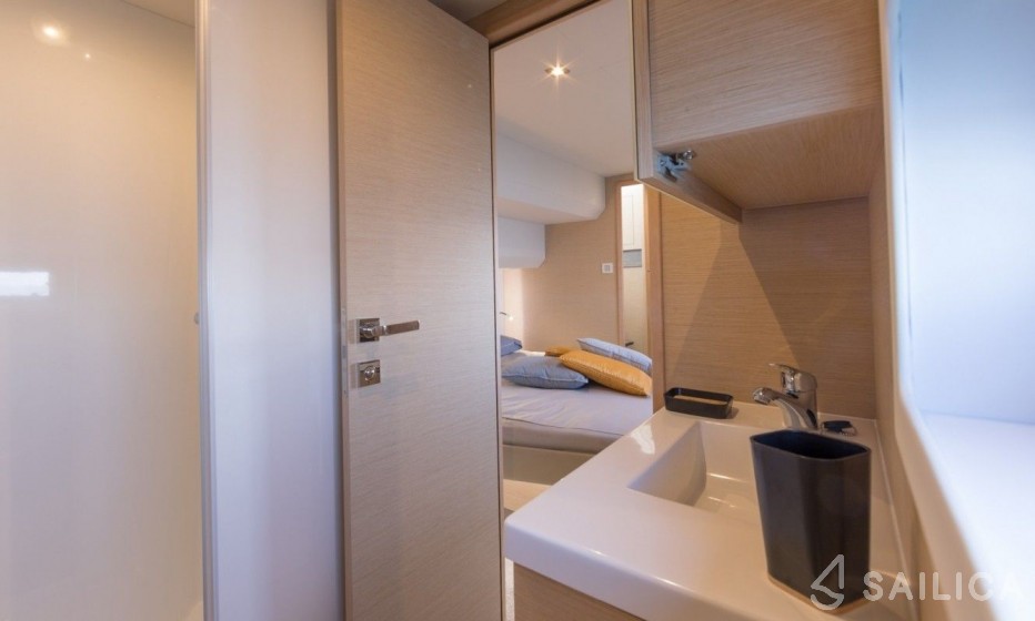 MY 44 - Yacht Charter Sailica