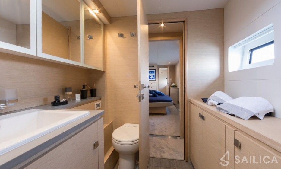 MY 44 - Yacht Charter Sailica