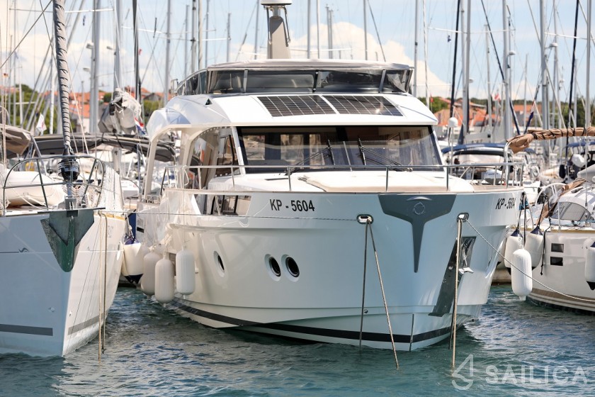 Greenline Hybrid 48 Fly - Yacht Charter Sailica