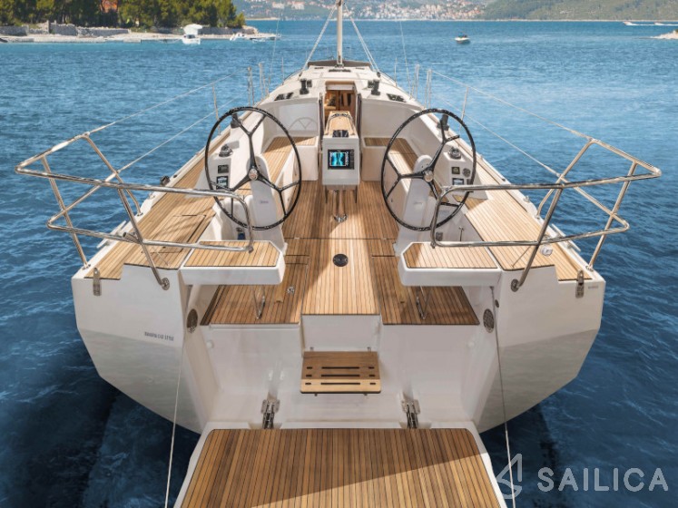 Bavaria C42 - Yacht Charter Sailica