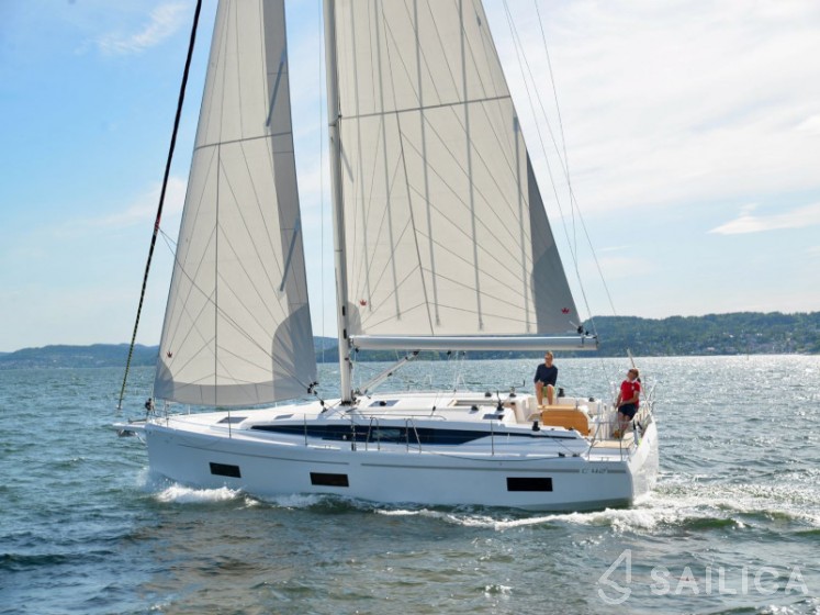 Bavaria C42 - Yacht Charter Sailica