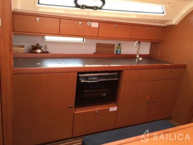 Bavaria Cruiser 41 - Yacht Charter Sailica