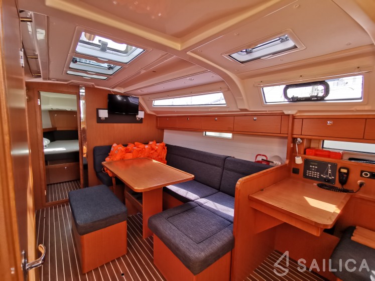 Bavaria Cruiser 41 - Yacht Charter Sailica
