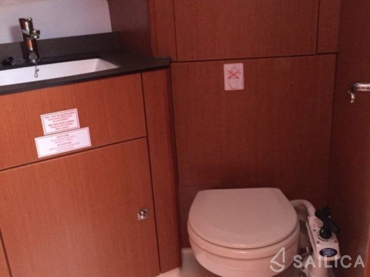 Bavaria Cruiser 41 - Yacht Charter Sailica