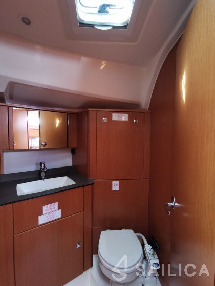 Bavaria Cruiser 41 - Yacht Charter Sailica