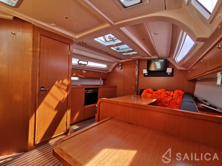 Bavaria Cruiser 41 - Yacht Charter Sailica