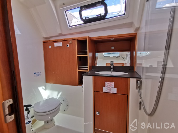 Bavaria Cruiser 41 - Yacht Charter Sailica