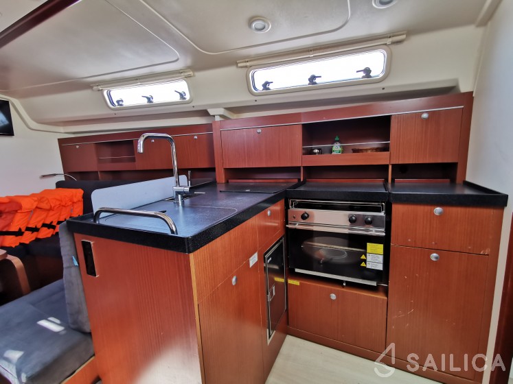 Hanse 385 - Yacht Charter Sailica