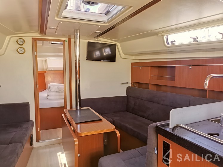 Hanse 385 - Yacht Charter Sailica