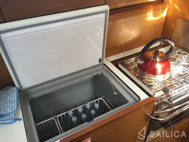 Sun Odyssey 41 - Yacht Charter Sailica