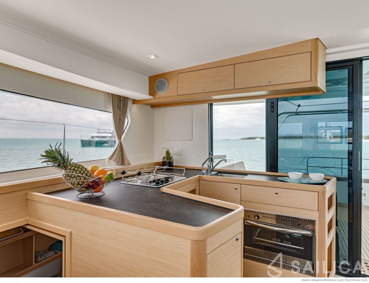 Lagoon 42 - Yacht Charter Sailica