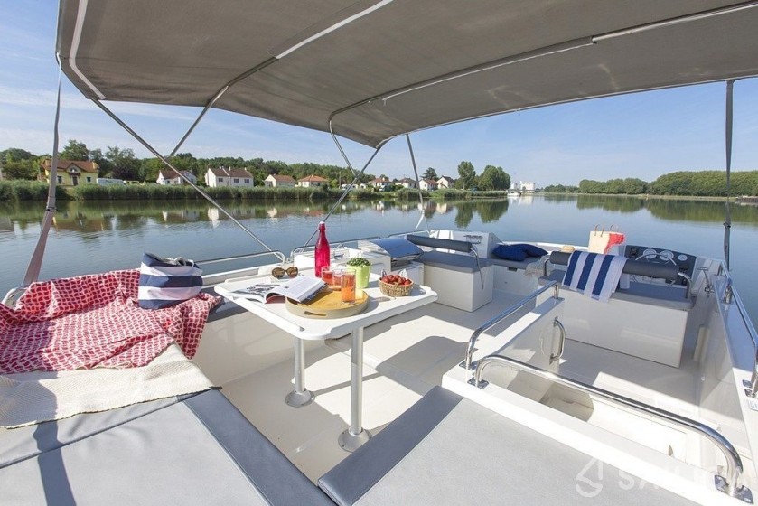 Le Boat Horizon 1 - Yacht Charter Sailica