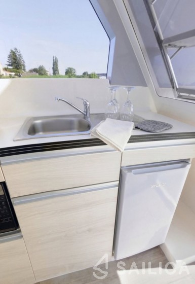 Le Boat Horizon 2 - Yacht Charter Sailica