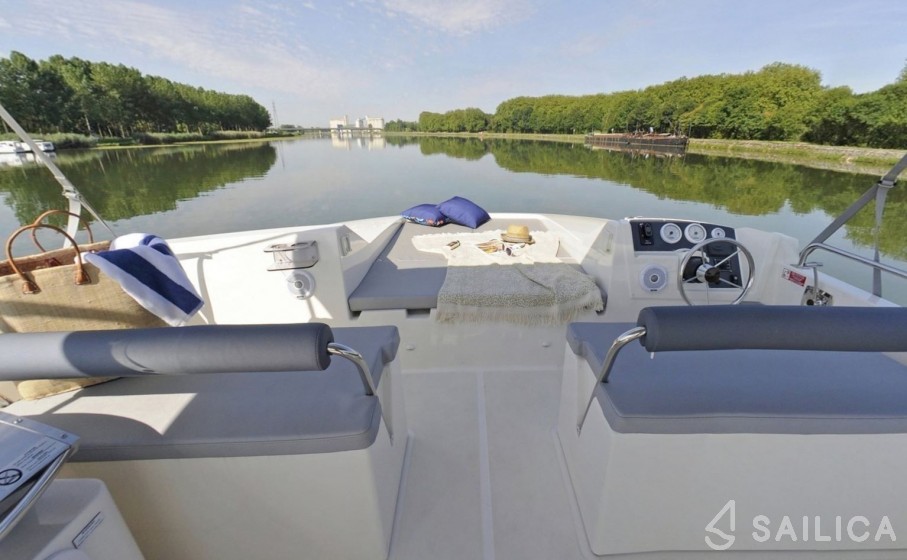 Le Boat Horizon 2 - Yacht Charter Sailica