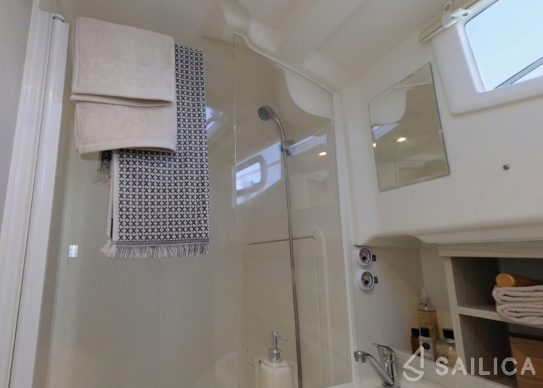 Le Boat Horizon 2 - Yacht Charter Sailica