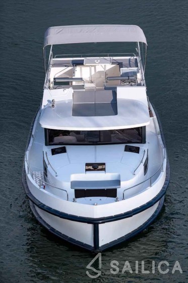 Le Boat Horizon 2 - Yacht Charter Sailica