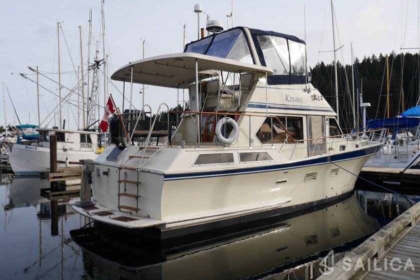 PT Yachts 38 Sundeck - Yacht Charter Sailica